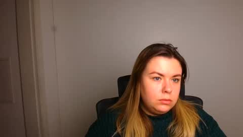 Snapshot of midnightmariana chatting on 11-18-25, 07:02 Mariana online show from 11-18-25, 07:02