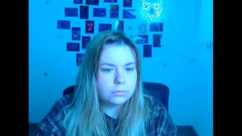 Snapshot of midnightmariana chatting on 04-27-26, 05:16 Mariana online show from 04-27-26, 05:16