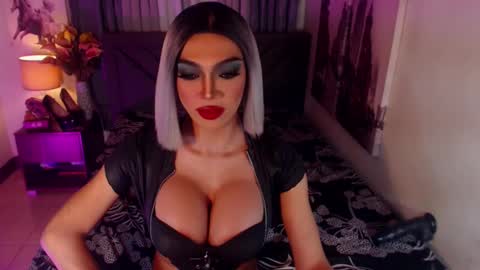 Snapshot of midnightscentxx chatting on 01-18-25, 04:15 KATE online show from 01-18-25, 04:15