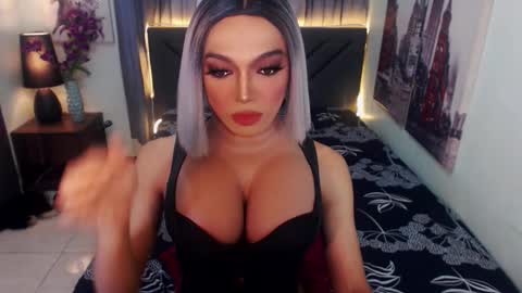 Snapshot of midnightscentxx chatting on 12-01-25, 07:24 KATE online show from 12-01-25, 07:24