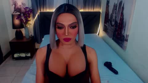 Snapshot of midnightscentxx chatting on 12-15-25, 05:55 KATE online show from 12-15-25, 05:55