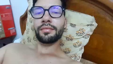 Snapshot of midoumas1 chatting on 09-09-25, 06:40 Sam online show from 09-09-25, 06:40