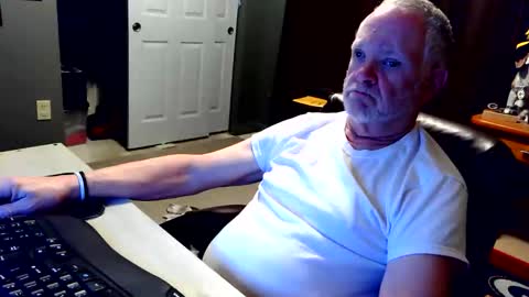 midwestdad09 online show from 12-01-25, 11:37