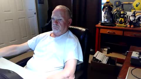 Snapshot of midwestdad09 chatting on 06-07-26, 10:52 midwestdad09 online show from 06-07-26, 10:52