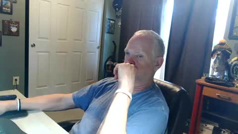 Snapshot of midwestdad09 chatting on 06-22-26, 06:16 midwestdad09 online show from 06-22-26, 06:16