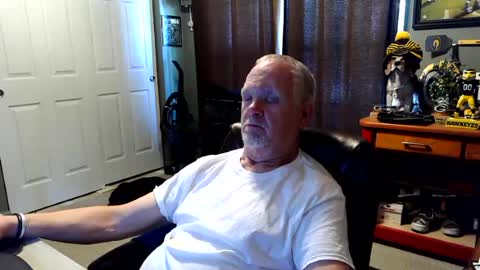 Snapshot of midwestdad09 chatting on 06-30-26, 01:23 midwestdad09 online show from 06-30-26, 01:23