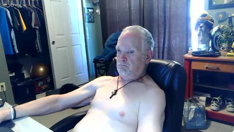 Snapshot of midwestdad09 chatting on 07-14-26, 06:35 midwestdad09 online show from 07-14-26, 06:35