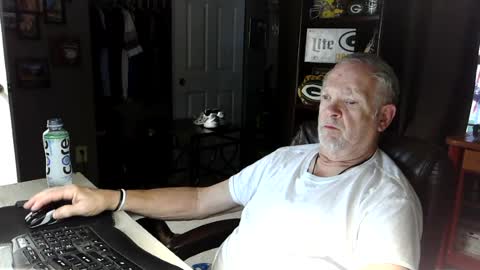 Snapshot of midwestdad09 chatting on 07-19-26, 10:30 midwestdad09 online show from 07-19-26, 10:30