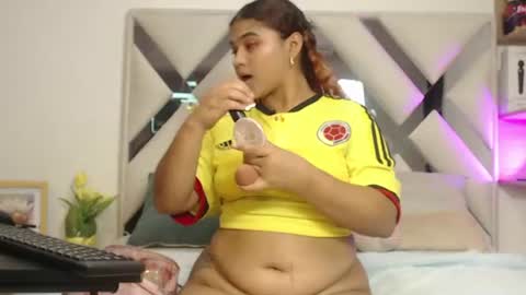 Snapshot of miel_alisha chatting on 06-27-26, 02:23 miel online show from 06-27-26, 02:23