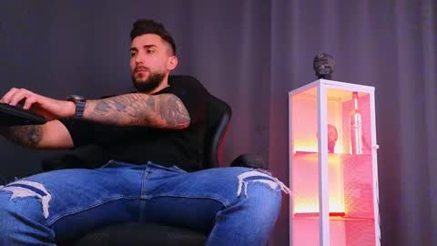 MightyAaron online show from 02-02-25, 03:39