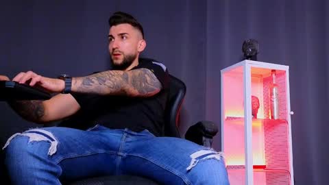 MightyAaron online show from 02-09-25, 03:45
