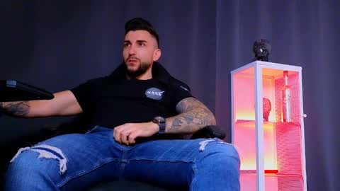 MightyAaron online show from 02-09-25, 06:47