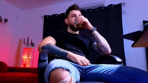 Snapshot of mightyaaron chatting on 10-23-25, 05:07 MightyAaron online show from 10-23-25, 05:07