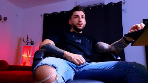 Snapshot of mightyaaron chatting on 10-25-25, 04:31 MightyAaron online show from 10-25-25, 04:31