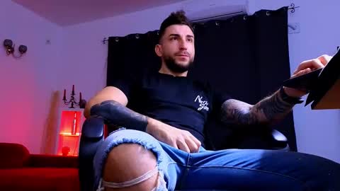 Snapshot of mightyaaron chatting on 10-26-25, 05:02 MightyAaron online show from 10-26-25, 05:02