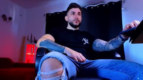 Snapshot of mightyaaron chatting on 10-28-25, 09:57 MightyAaron online show from 10-28-25, 09:57