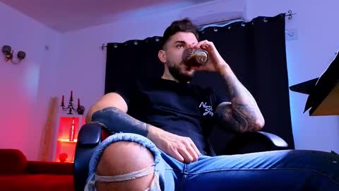 Snapshot of mightyaaron chatting on 10-29-25, 05:31 MightyAaron online show from 10-29-25, 05:31