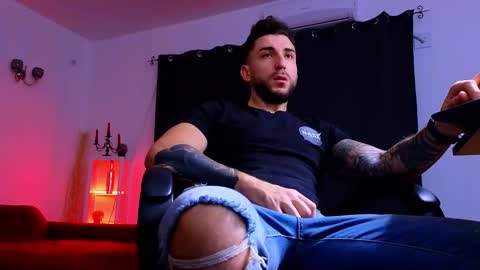 Snapshot of mightyaaron chatting on 11-08-25, 04:23 MightyAaron online show from 11-08-25, 04:23