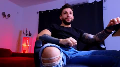 Snapshot of mightyaaron chatting on 11-19-25, 04:23 MightyAaron online show from 11-19-25, 04:23