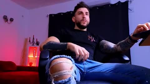 Snapshot of mightyaaron chatting on 11-25-25, 04:01 MightyAaron online show from 11-25-25, 04:01