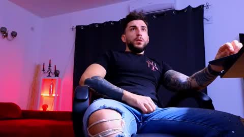 Snapshot of mightyaaron chatting on 11-26-25, 03:40 MightyAaron online show from 11-26-25, 03:40