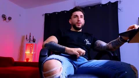 Snapshot of mightyaaron chatting on 11-28-25, 04:59 MightyAaron online show from 11-28-25, 04:59