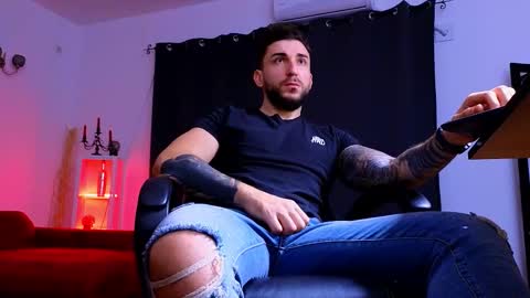 Snapshot of mightyaaron chatting on 11-30-25, 05:11 MightyAaron online show from 11-30-25, 05:11