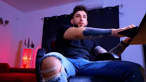 Snapshot of mightyaaron chatting on 12-15-25, 05:12 MightyAaron online show from 12-15-25, 05:12