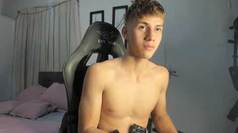 Snapshot of miguel_hz chatting on 01-23-25, 12:14 Miguel Hernandez online show from 01-23-25, 12:14