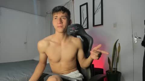 Snapshot of miguel_hz chatting on 02-07-25, 12:42 Miguel Hernandez online show from 02-07-25, 12:42