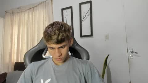 Snapshot of miguel_hz chatting on 02-19-25, 03:27 Miguel Hernandez online show from 02-19-25, 03:27