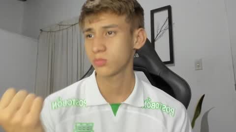 Snapshot of miguel_hz chatting on 02-21-25, 10:50 Miguel Hernandez online show from 02-21-25, 10:50