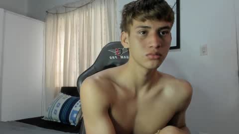 Snapshot of miguel_hz chatting on 02-26-25, 02:57 Miguel Hernandez online show from 02-26-25, 02:57