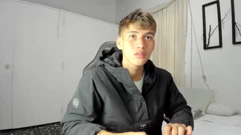 Snapshot of miguel_hz chatting on 03-07-25, 08:55 Miguel Hernandez online show from 03-07-25, 08:55