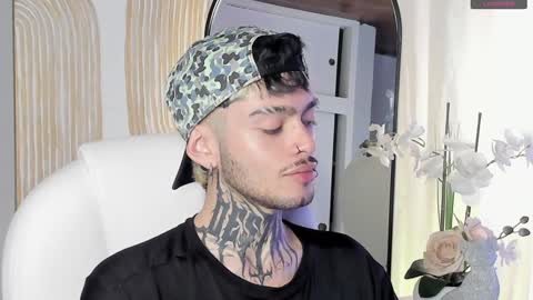 Snapshot of mihailleroy chatting on 12-24-24, 12:33 MIHAIL LEROY finally independent model online show from 12-24-24, 12:33