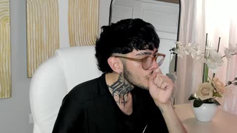 Snapshot of mihailleroy chatting on 01-24-25, 02:49 MIHAIL LEROY finally independent model online show from 01-24-25, 02:49