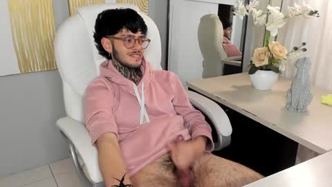 Snapshot of mihailleroy chatting on 01-28-25, 01:18 MIHAIL LEROY finally independent model online show from 01-28-25, 01:18