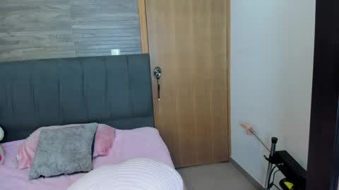 Snapshot of miia_belll chatting on 05-15-26, 07:48 Mia online show from 05-15-26, 07:48