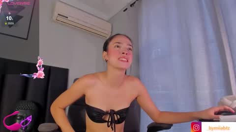 Snapshot of miia_bratz chatting on 09-18-25, 07:49 miia_bratz online show from 09-18-25, 07:49