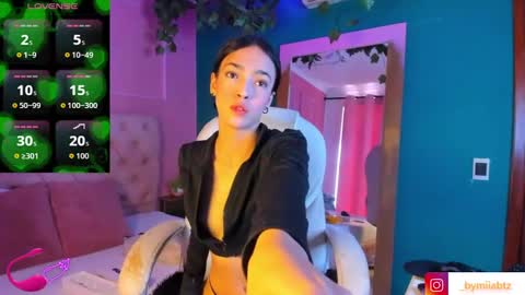 Snapshot of miia_bratz chatting on 10-07-25, 08:06 miia_bratz online show from 10-07-25, 08:06