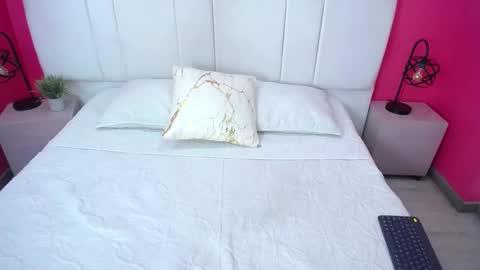 Miia colliins   online show from 09-17-25, 12:40