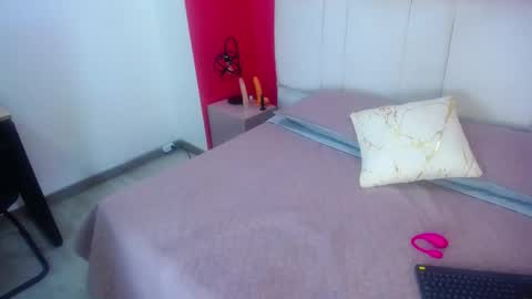 Miia colliins   online show from 09-22-25, 01:24