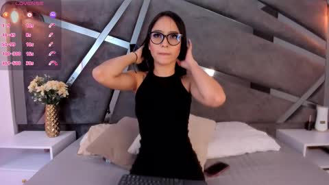 Mia  online show from 10-02-25, 12:12