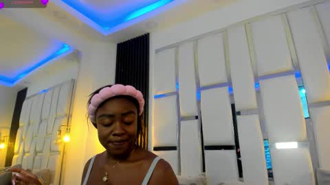 Miia Schwarz  online show from 10-02-25, 09:44