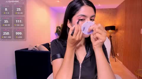 Mia online show from 10-06-25, 11:07