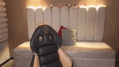 miiaa_evans1 online show from 02-24-26, 08:29