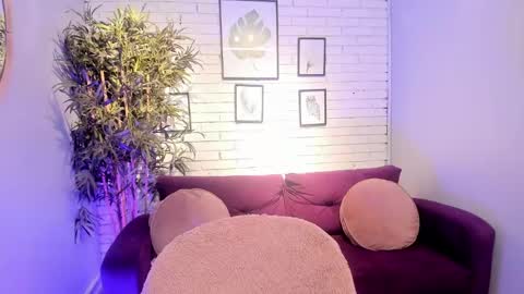 miilu  online show from 02-25-25, 06:58