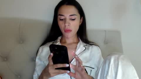 Mika online show from 10-20-25, 06:08