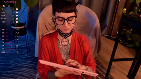 mika_moon_ online show from 12-19-24, 09:28