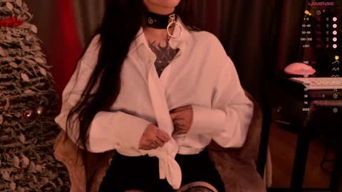 mika_moon_ online show from 12-31-24, 12:43